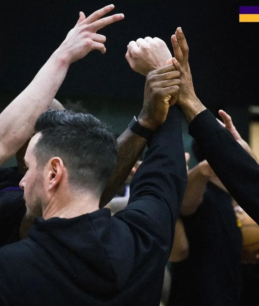 包含意甲国际比赛日再迎强敌，洛杉矶湖人迎来里程碑，主帅态度：信心回归，赛程密集仍需轮换的词条