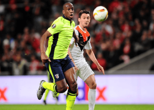 包含赛后新疆广汇调整名单以备葡超；防线松动环节打磨；压力陡增；心理建设被强调的词条-lol竞猜